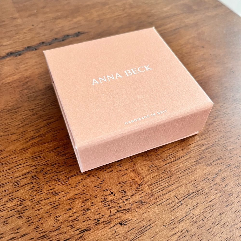 Anna Beck Gift Box & Dust Bag